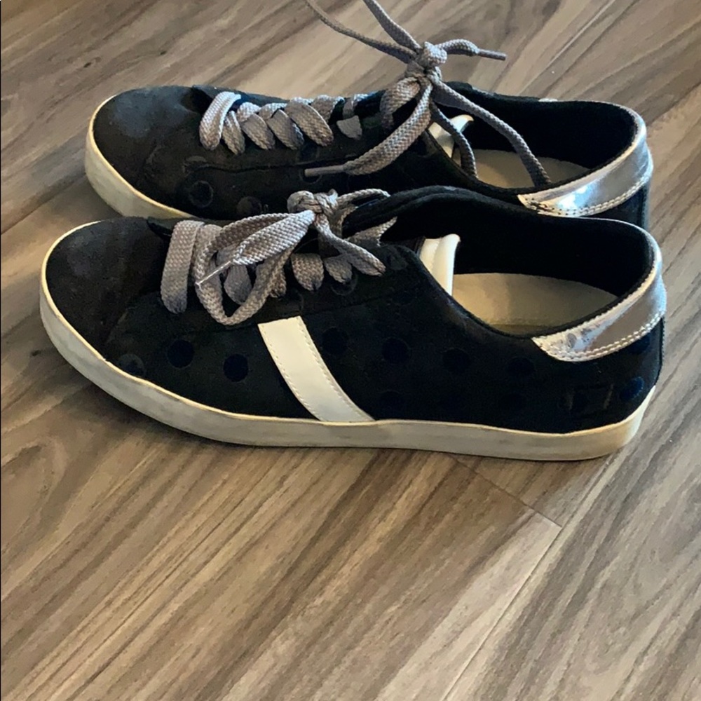 Sneakers - Picture 2 of 4